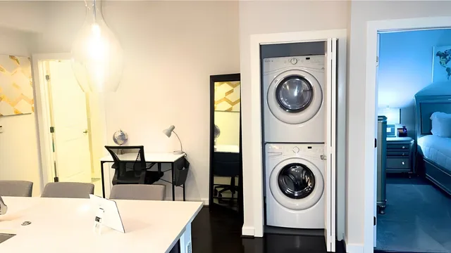 $3,950 | 3382 Peachtree Road, Unit S06, Atlanta, GA 30326