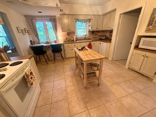 $549,000 | 730 School Street, Webster, MA 01570