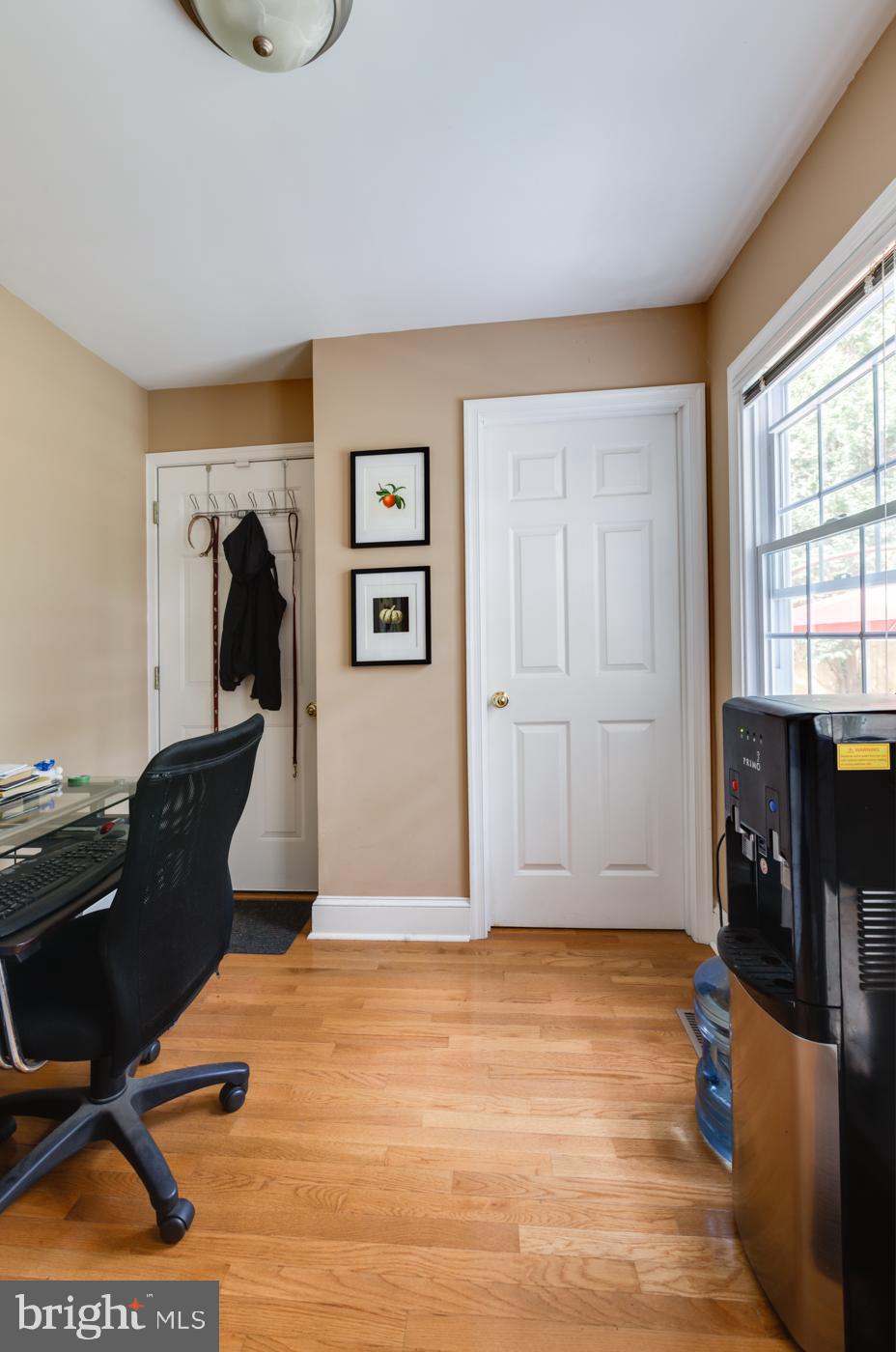 1503 Woodland Road Salisbury, MD 21801 - Photo 17 of 36 Back Entrance Hall w/ Room for Desk