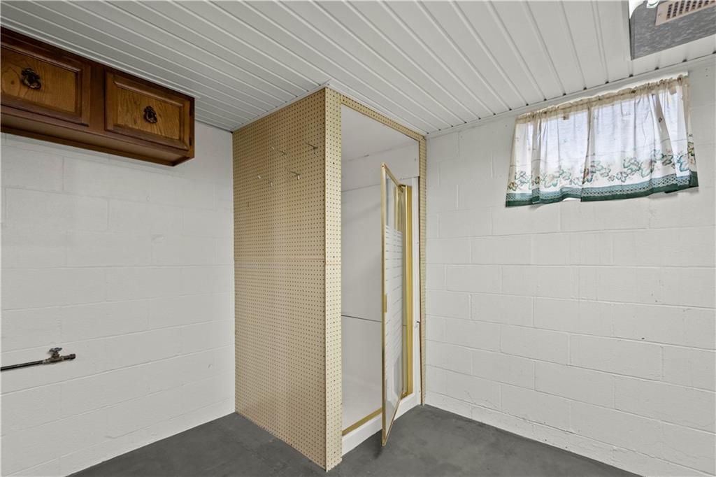 314 Franklin Farms Road Washington, PA 15301 - Photo 32 of 46 Shower in basement