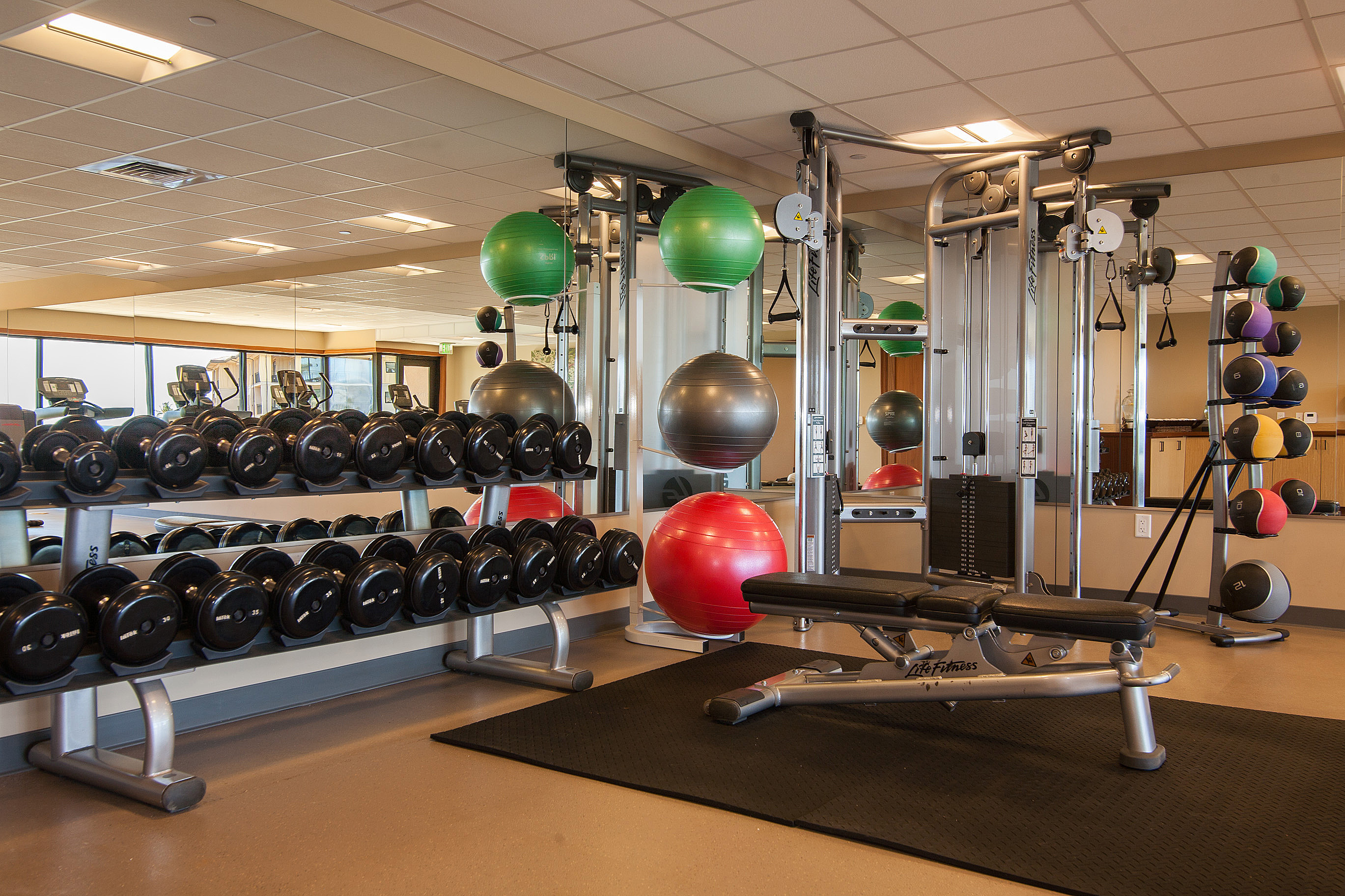 2641 Poipu Road, Unit 1202 Koloa, HI 96756 - Photo 28 of 30 a room with gym equipment