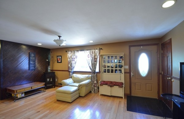 5 Janice Road Billerica, MA 01821 - Photo 4 of 18 Gallery Image 4
