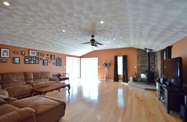 5 Janice Road Billerica, MA 01821 - Photo 7 of 18 Gallery Image 7