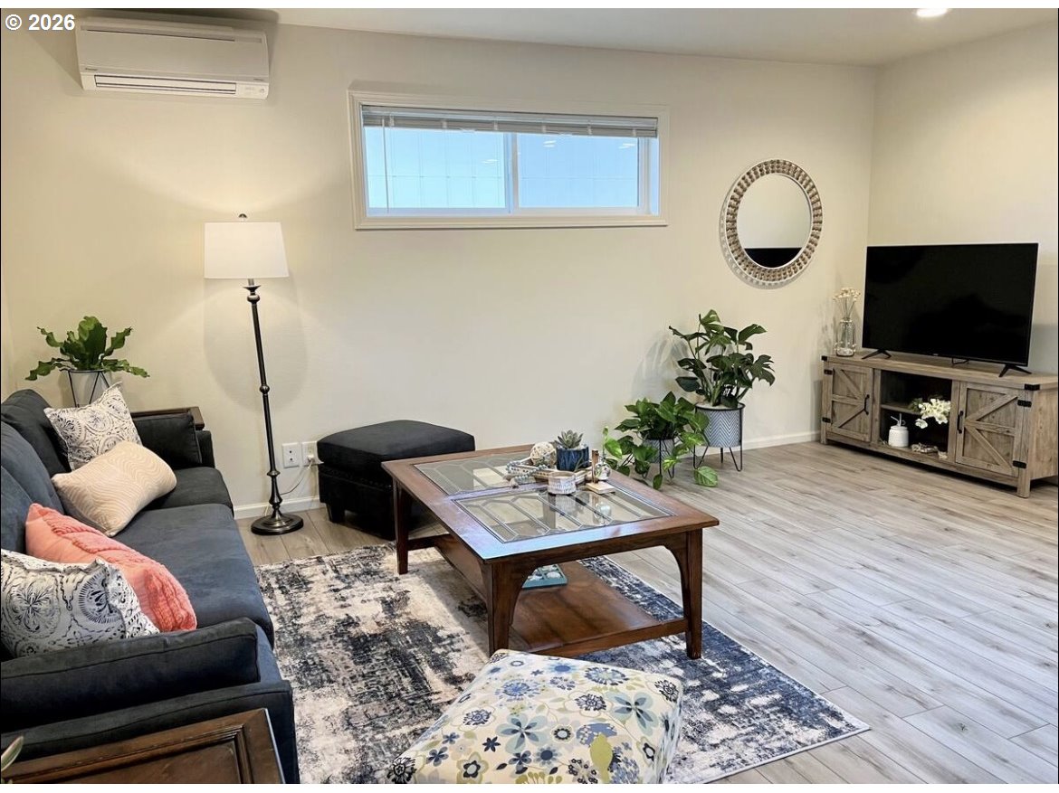 1610 19th Street Florence, OR 97439 - Photo 14 of 48 Living Room