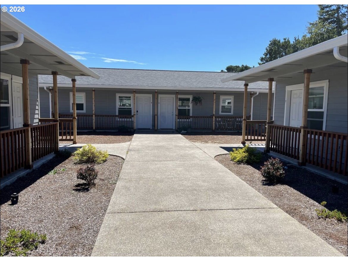 1610 19th Street Florence, OR 97439 - Photo 6 of 48 Property Entrance