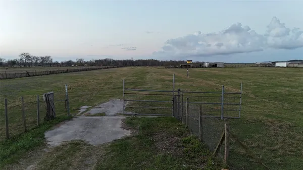 $3,500 | 5960 Farm To Market 1960, Dayton, TX 77535