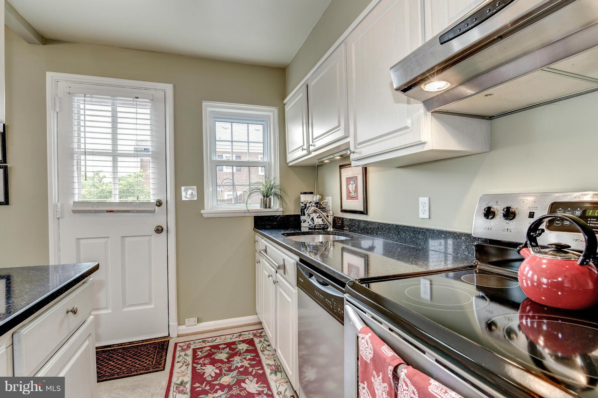 4207 32nd Road South Arlington, VA 22206 - Photo 11 of 25 Kitchen