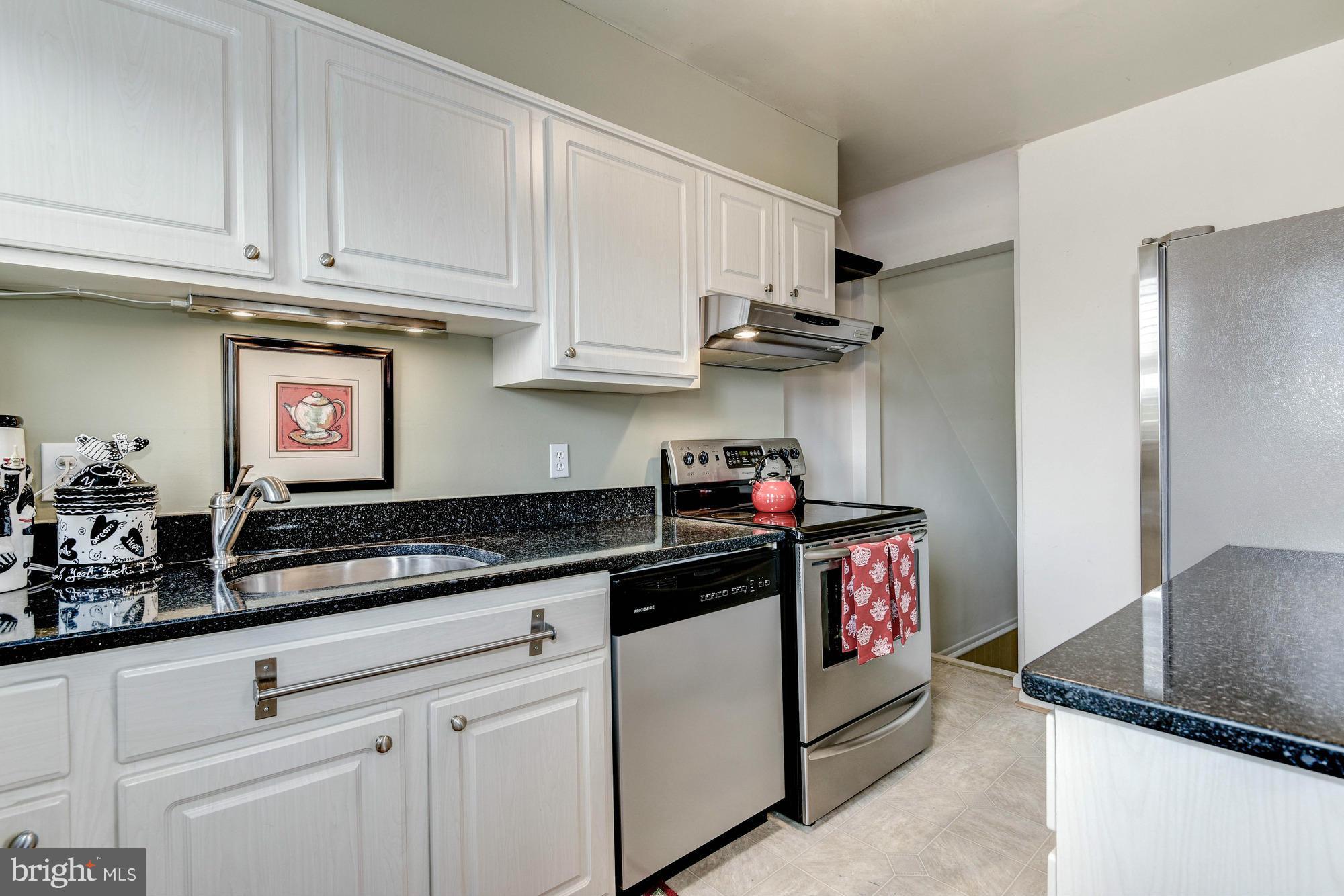 4207 32nd Road South Arlington, VA 22206 - Photo 10 of 25 Kitchen