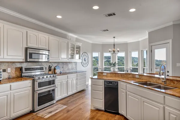 $930,000 | 3111 Burnside Circle, Lago Vista, TX 78645