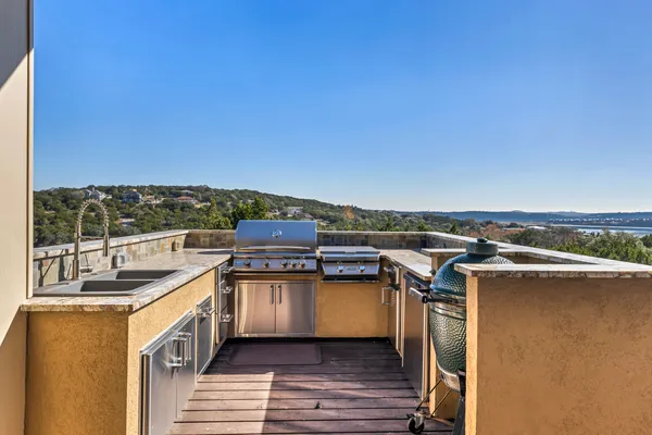 $930,000 | 3111 Burnside Circle, Lago Vista, TX 78645