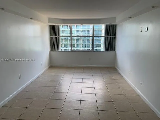 $3,400 | 5750 Collins Avenue, Unit 12H, Miami Beach, FL 33140