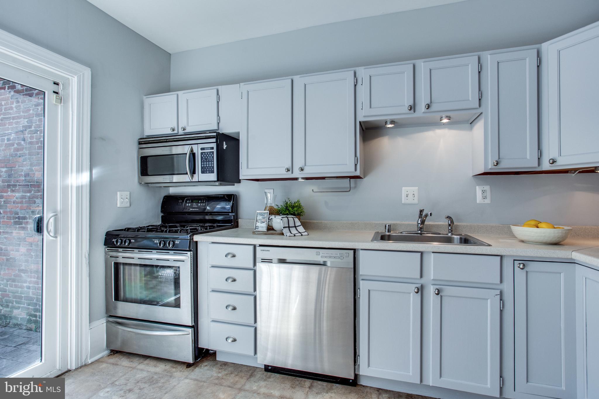241 Warren Street Northeast Washington, DC 20002 - Photo 9 of 43 Stainless appliances and gas cooking