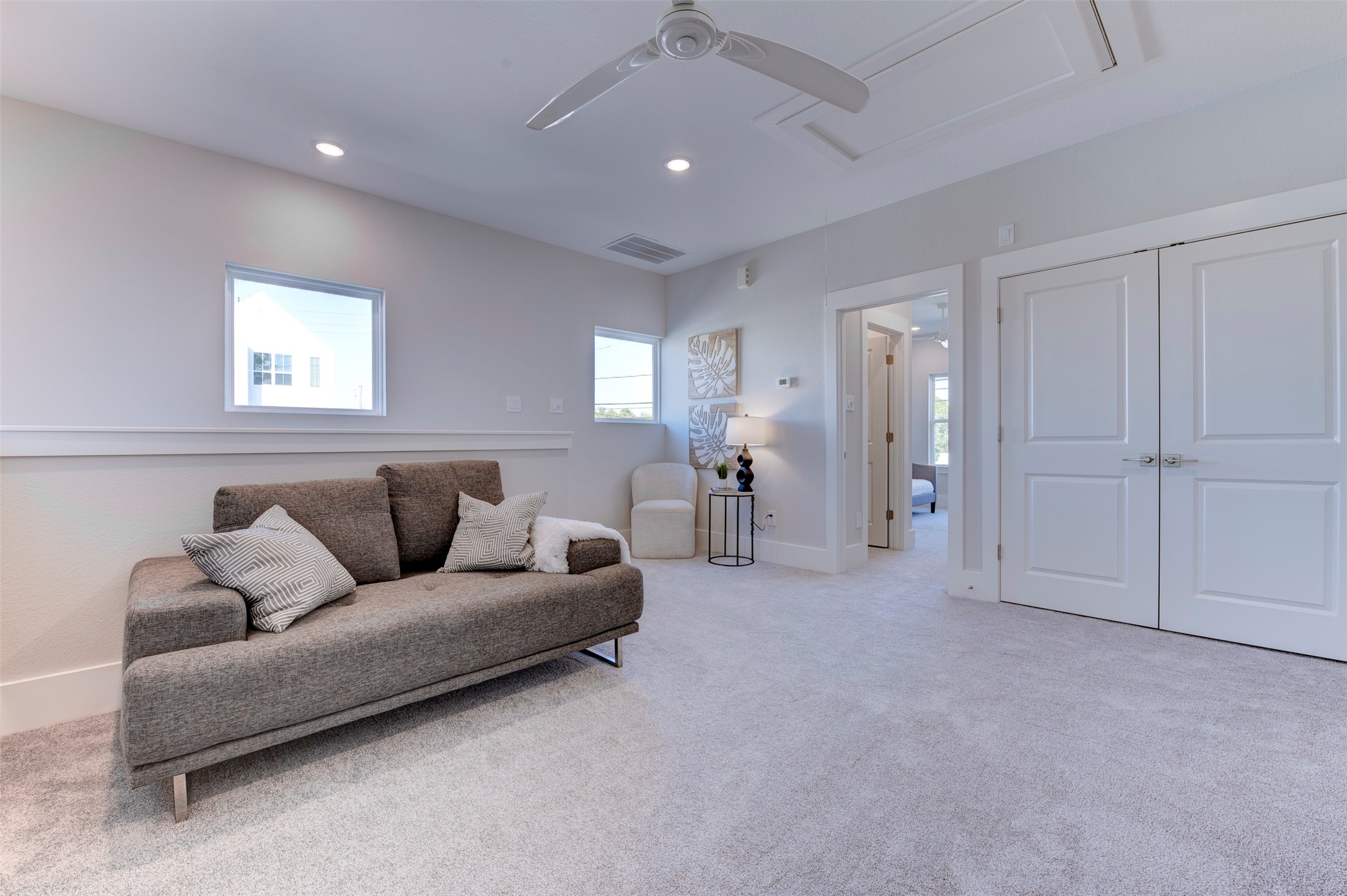 5132 Rosslyn Road Houston, TX 77018 - Photo 18 of 40 a living room with furniture and a chandelier