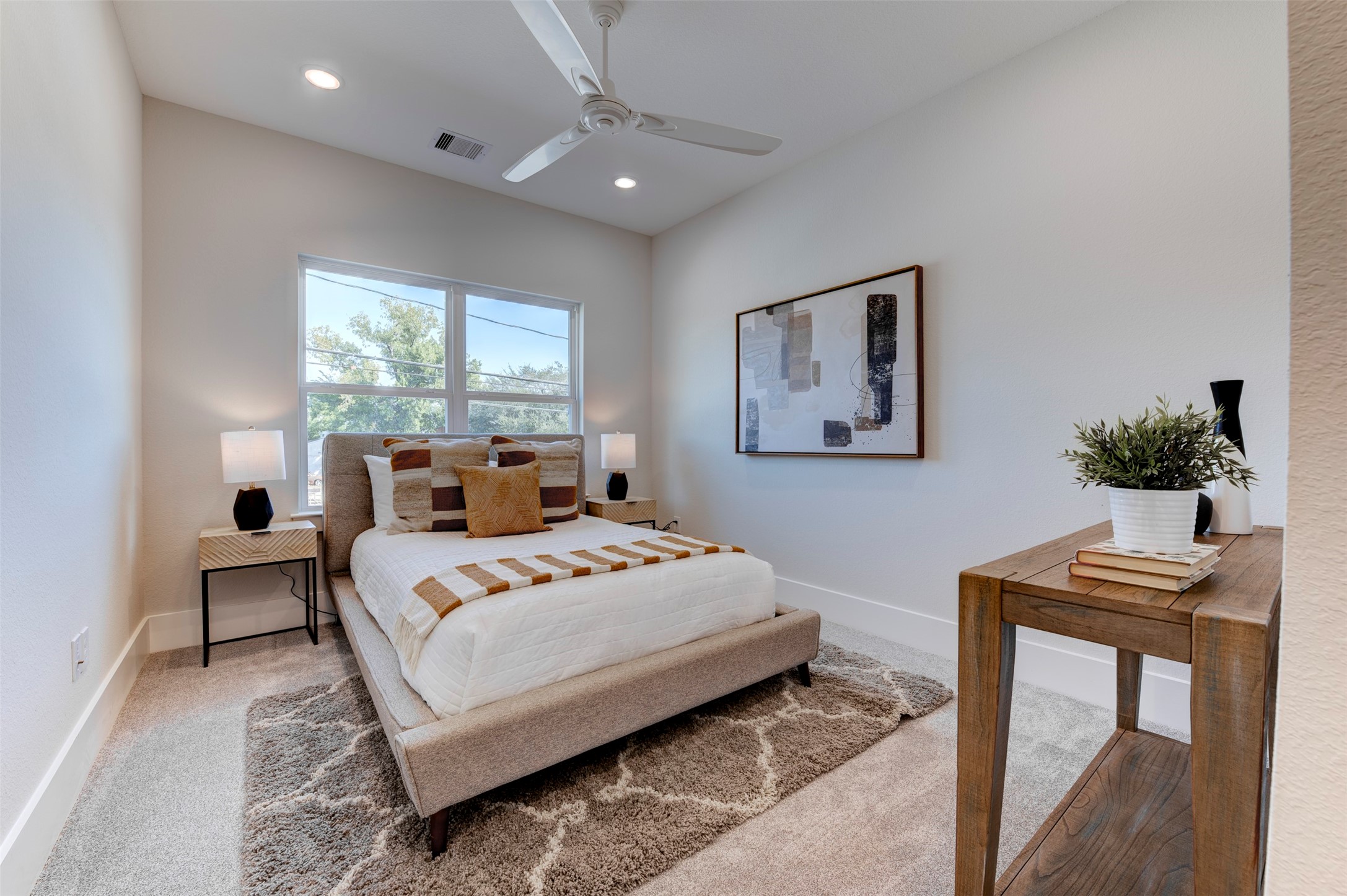 5132 Rosslyn Road Houston, TX 77018 - Photo 32 of 40 a bedroom with a bed a table and chair