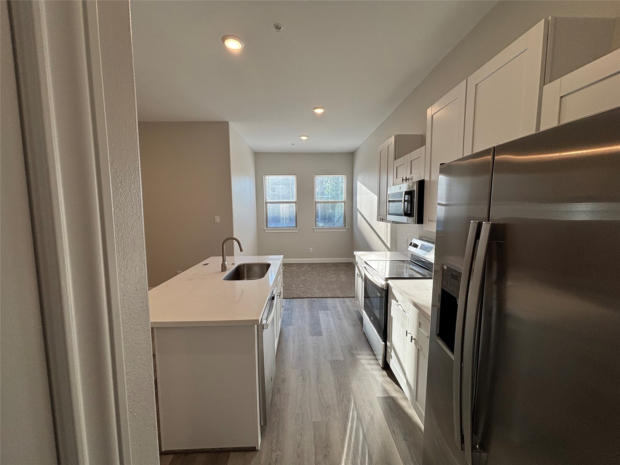504 Nursery Road, Unit 1108 The Woodlands, TX 77380 - Photo 20 of 25 a kitchen with refrigerator a sink and dishwasher
