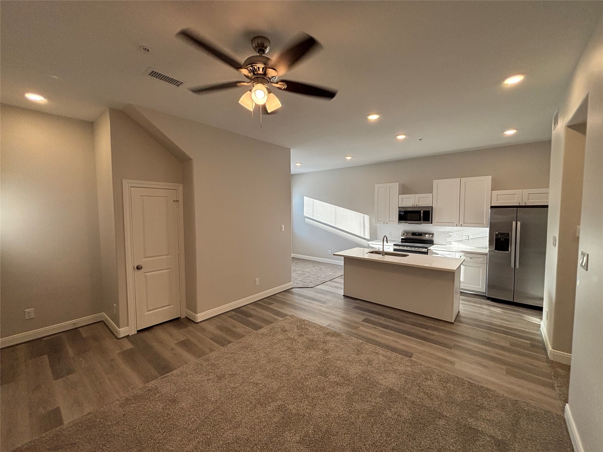 504 Nursery Road, Unit 1108 The Woodlands, TX 77380 - Photo 25 of 25 a view of kitchen with sink microwave and refrigerator