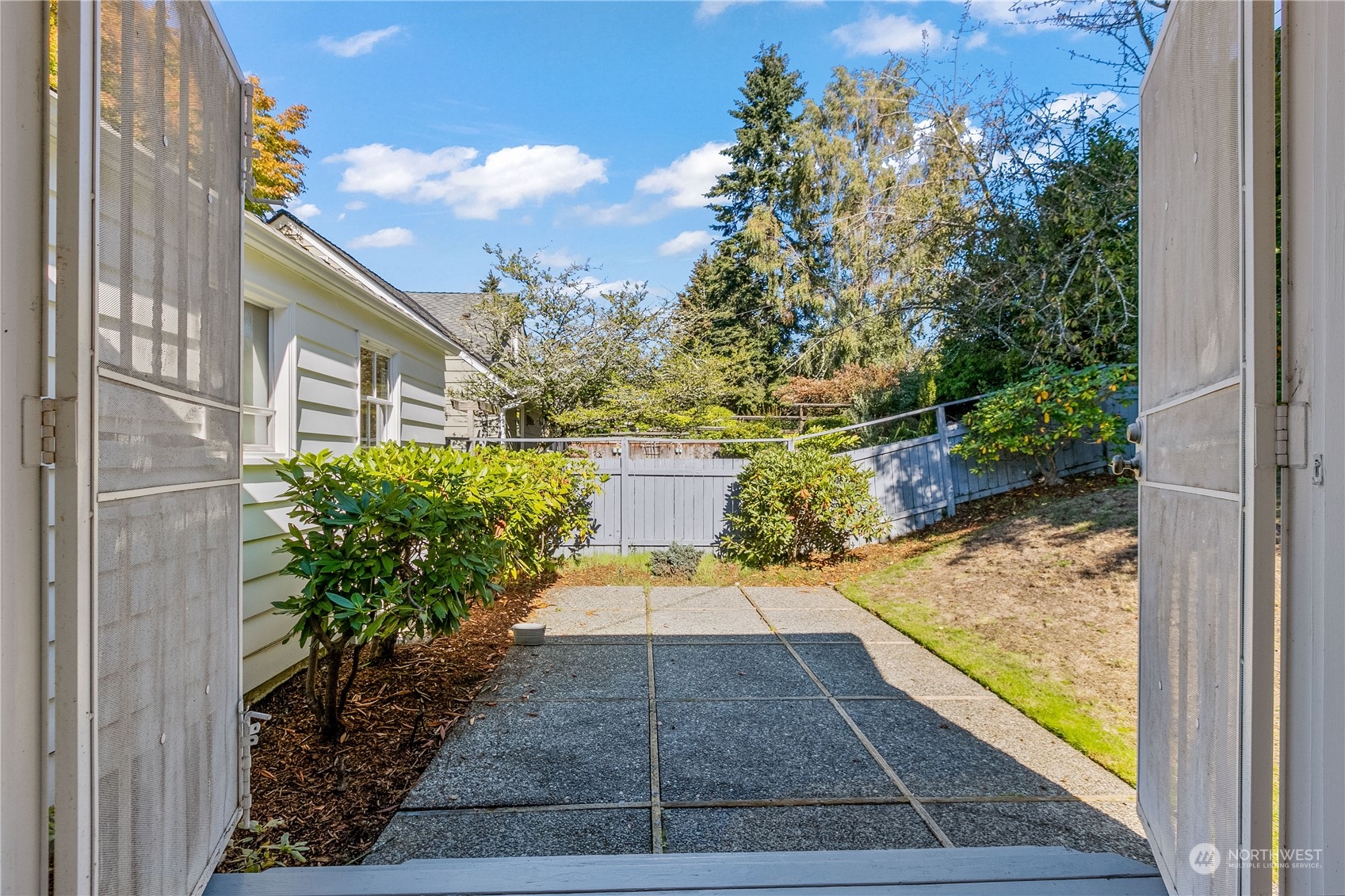 6512 27th Avenue Northeast Seattle, WA 98115 - Photo 19 of 39