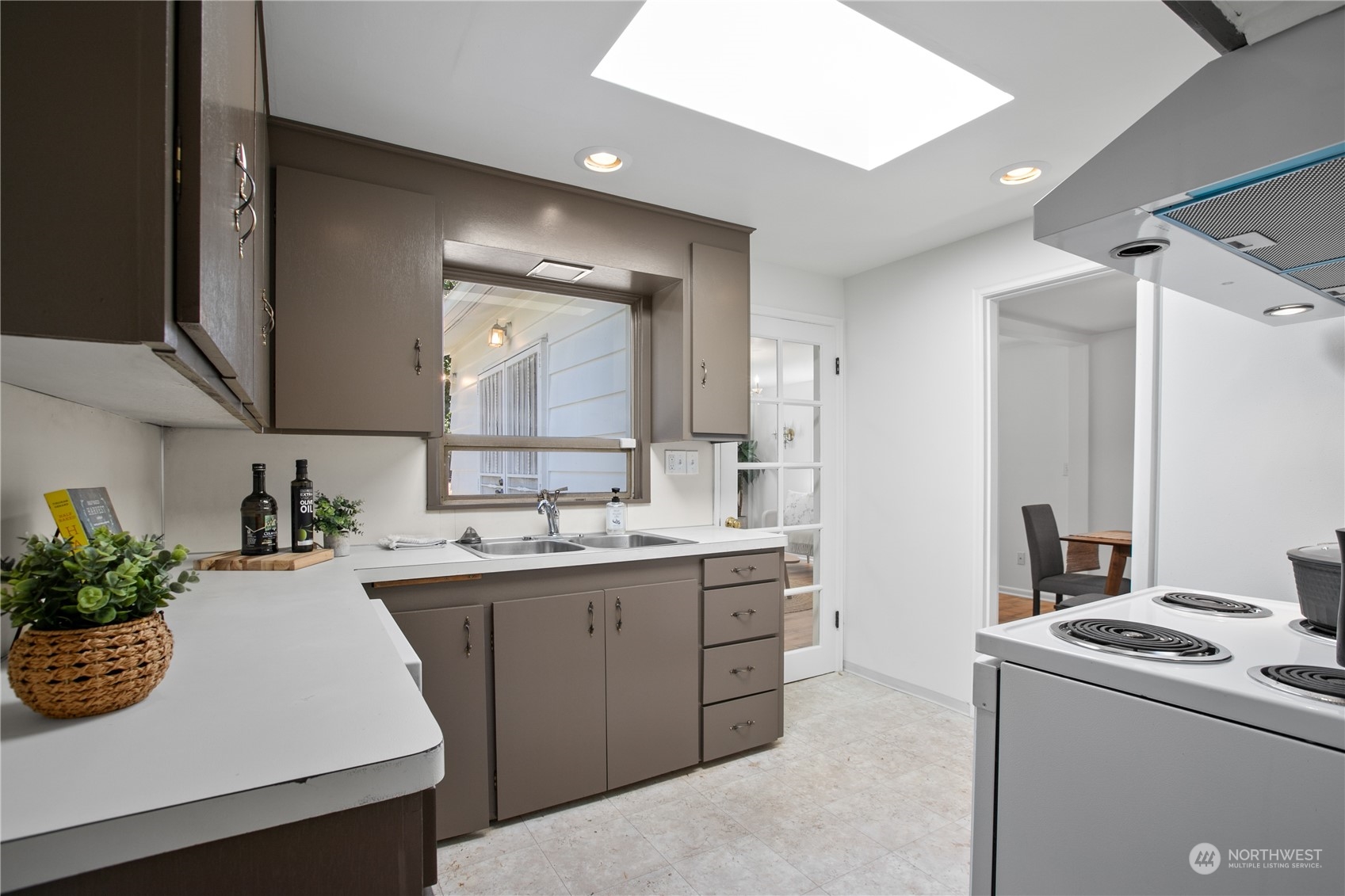 6512 27th Avenue Northeast Seattle, WA 98115 - Photo 20 of 39