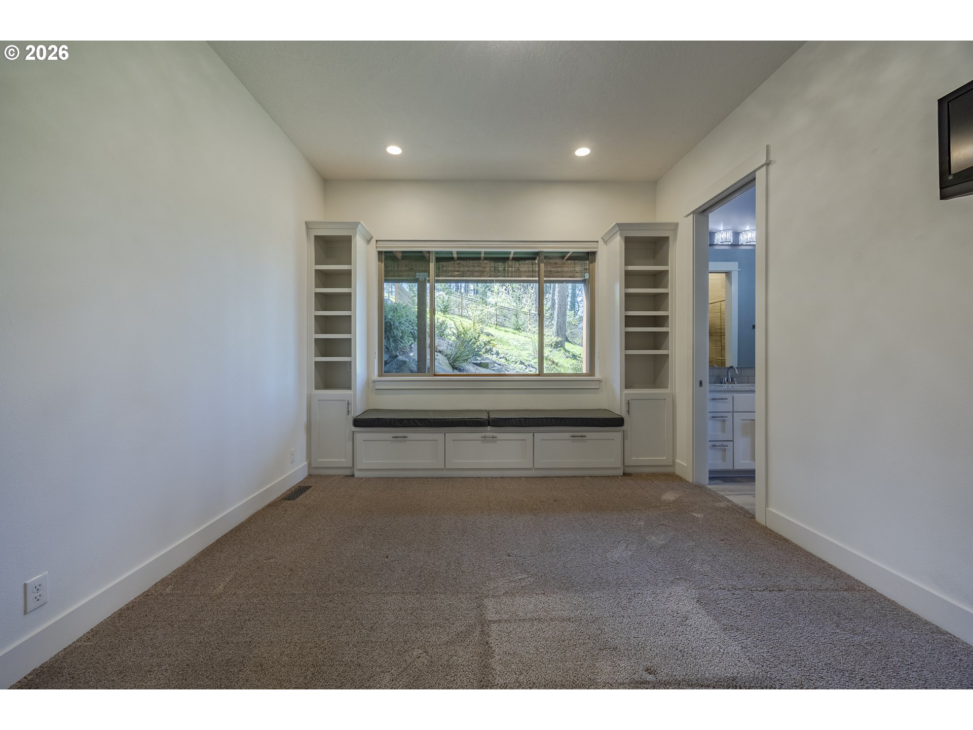 4048 Eagle View Drive Eugene, OR 97405 - Photo 31 of 48 a view of entryway with wooden floor