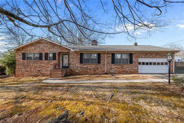 $290,000 | 304 Irving Park Drive, Kernersville, NC 27284