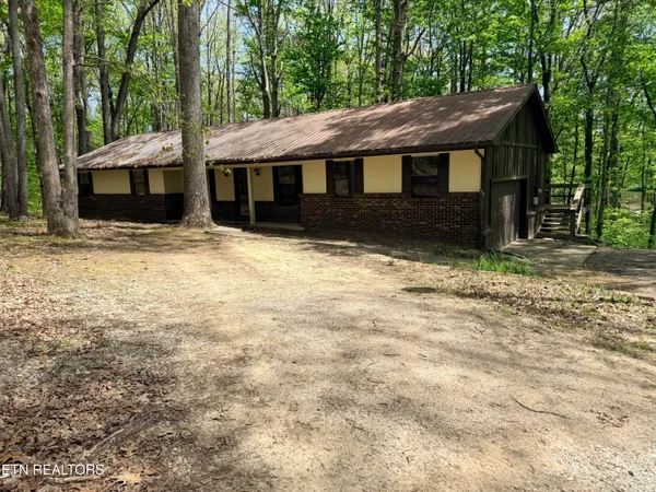 $259,900 | 549 Yellow Cliff Estates Road, Jamestown, TN 38556