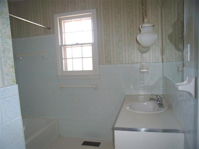 350 Stevenson Circle Tennessee Ridge, TN 37178 - Photo 11 of 16 Main Guest Bath