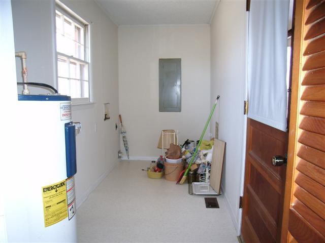 350 Stevenson Circle Tennessee Ridge, TN 37178 - Photo 12 of 16 Utility Room w/exit door to carport/patio.