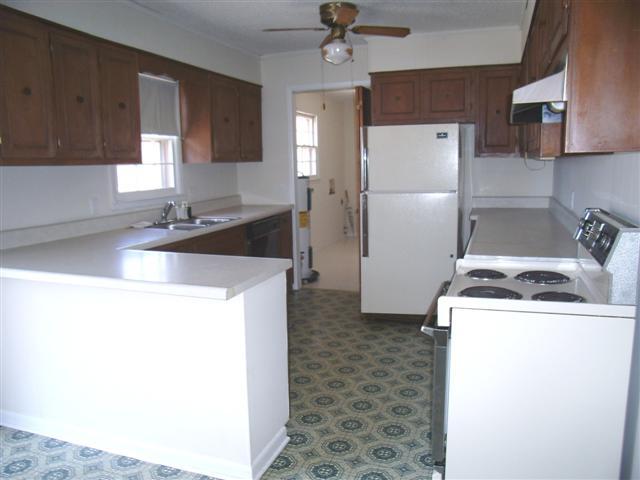 350 Stevenson Circle Tennessee Ridge, TN 37178 - Photo 5 of 16 Country kitchen w/bar divider to eating area.