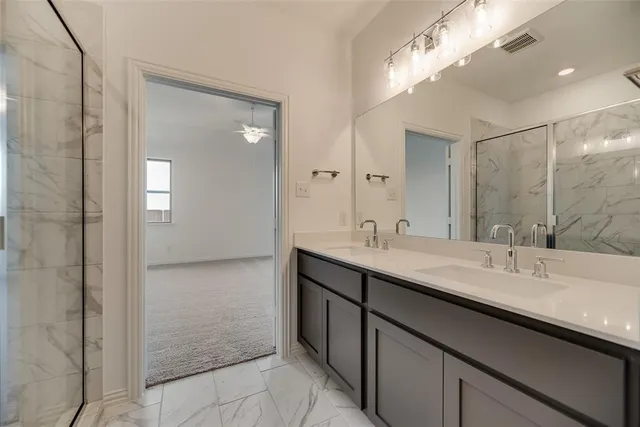 a view of an empty room with a ceiling fan