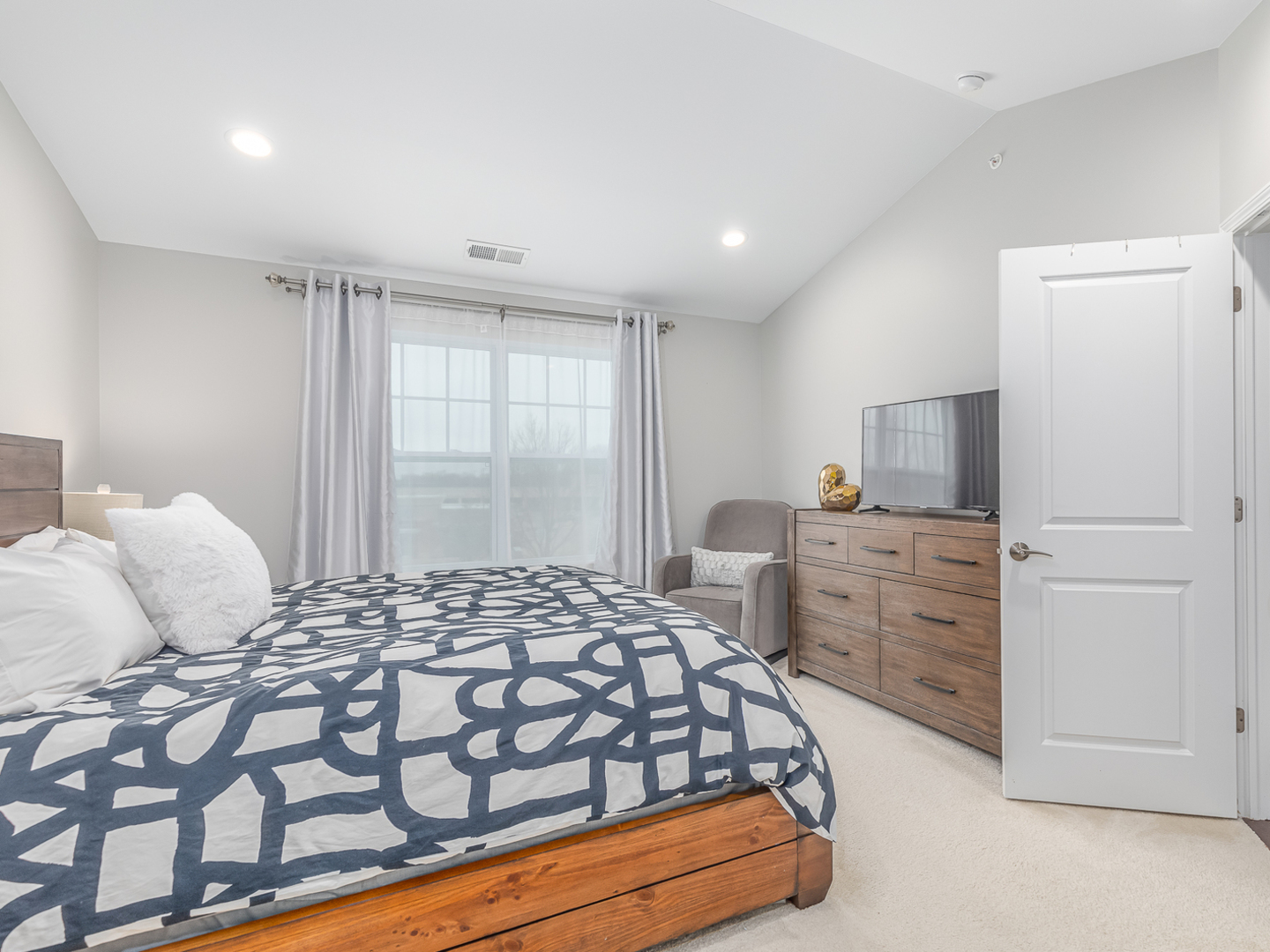 102 Lexington Lane Rolling Meadows, IL 60008 - Photo 18 of 37