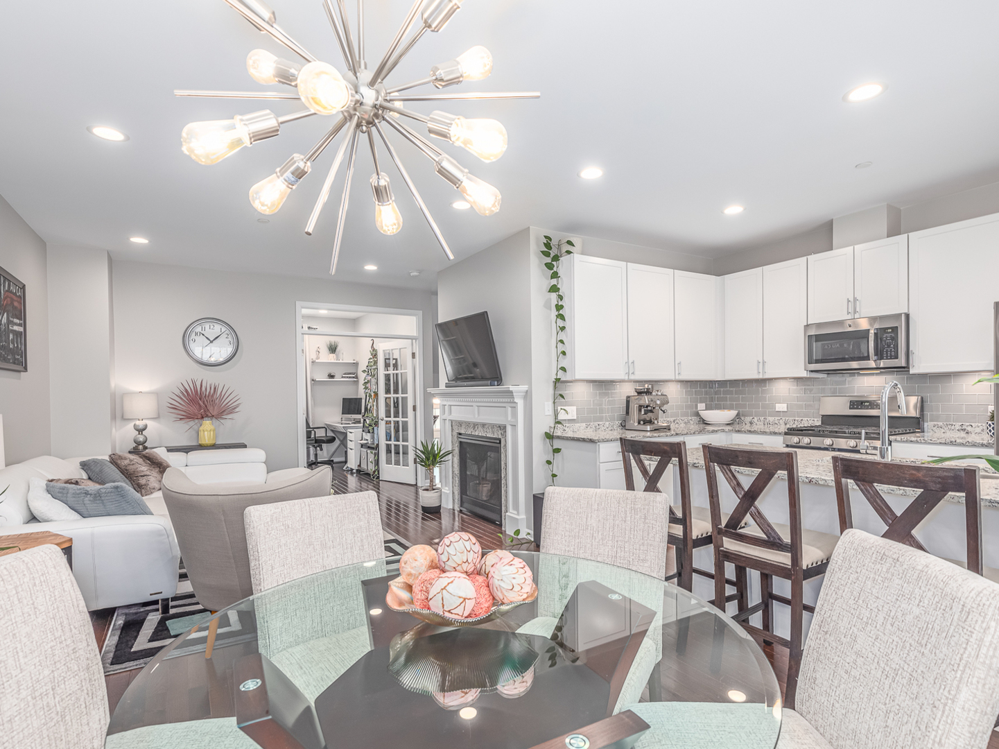 102 Lexington Lane Rolling Meadows, IL 60008 - Photo 6 of 37