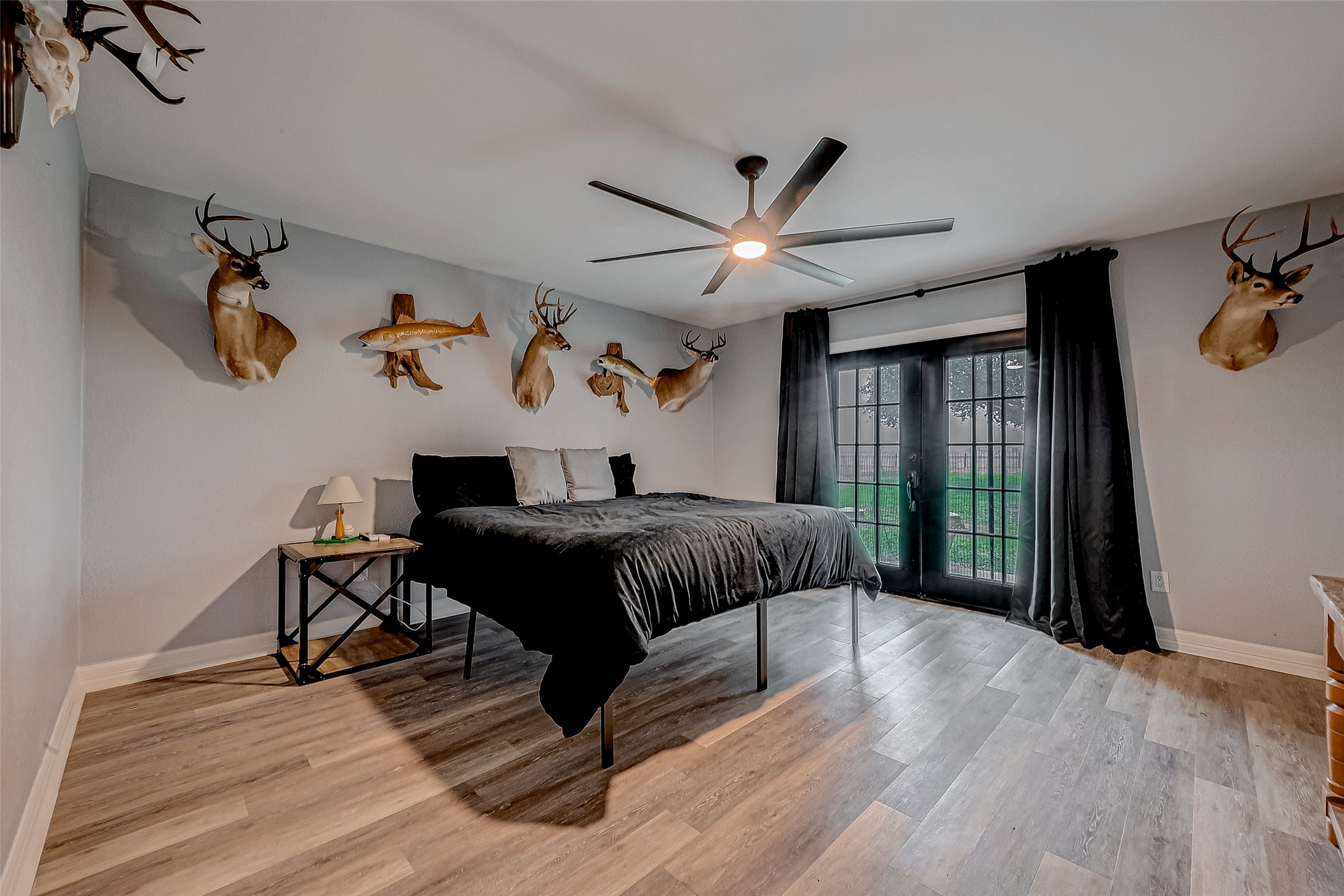 3819 Cottonwood School Road Rosenberg, TX 77471 - Photo 23 of 37 a bedroom with a bed and wooden floor