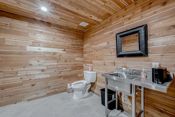 a backyard of a house with plants and large trees
