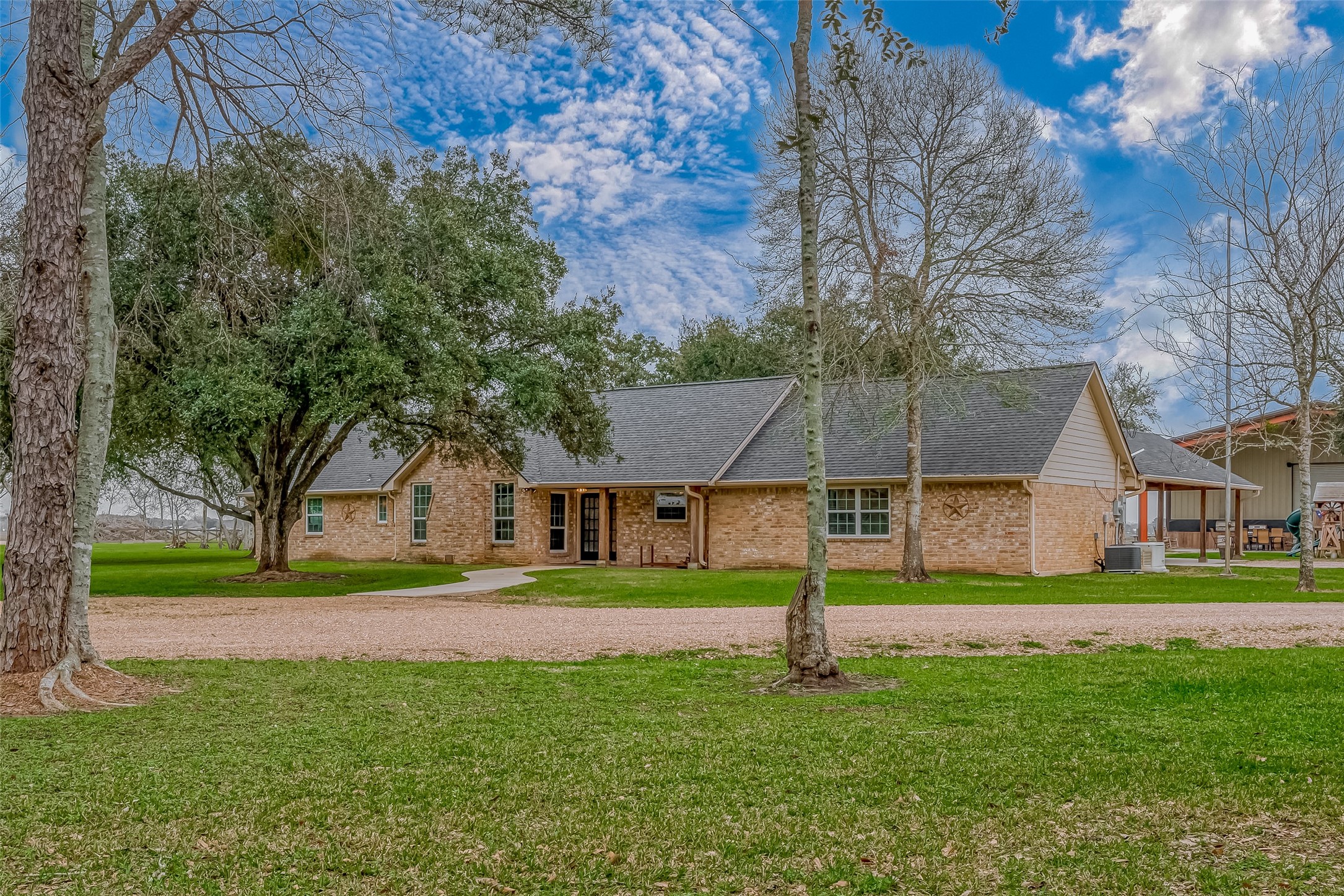 3819 Cottonwood School Road Rosenberg, TX 77471 - Photo 5 of 37 a front view of house with yard and green space
