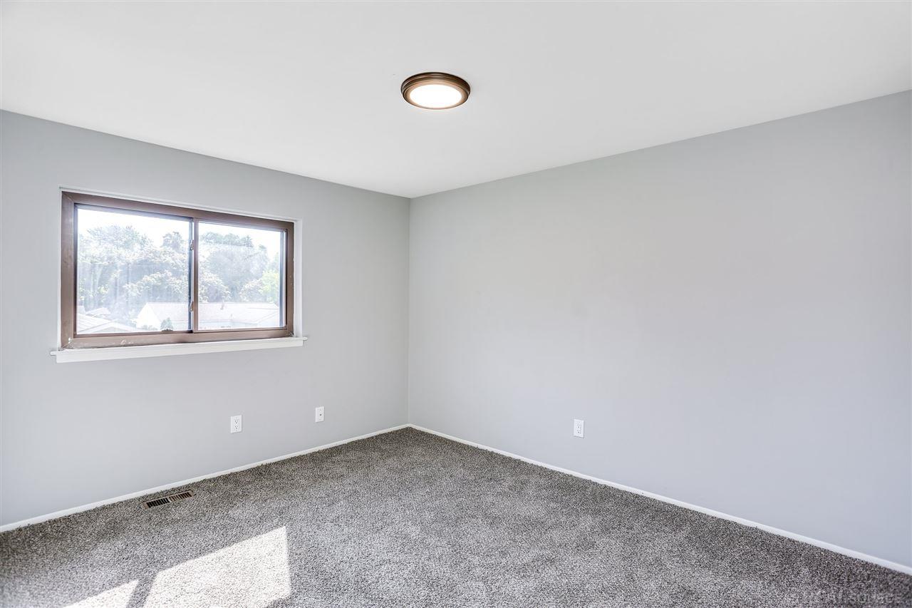 2417 Samoset Road Royal Oak, MI 48073 - Photo 12 of 15 50020733-11.JPG
