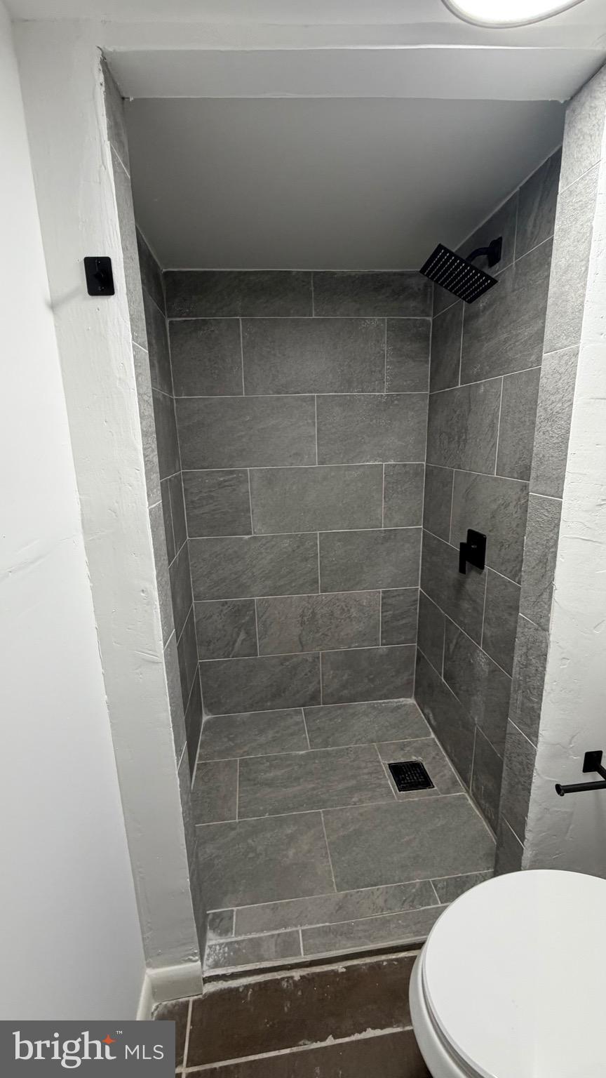 305 Margate Road Upper Darby, PA 19082 - Photo 15 of 20 a bathroom with a shower and toilet