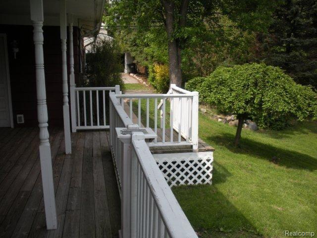 1012 Hayfield Road Rochester, MI 48306 - Photo 3 of 12 DSCN1572