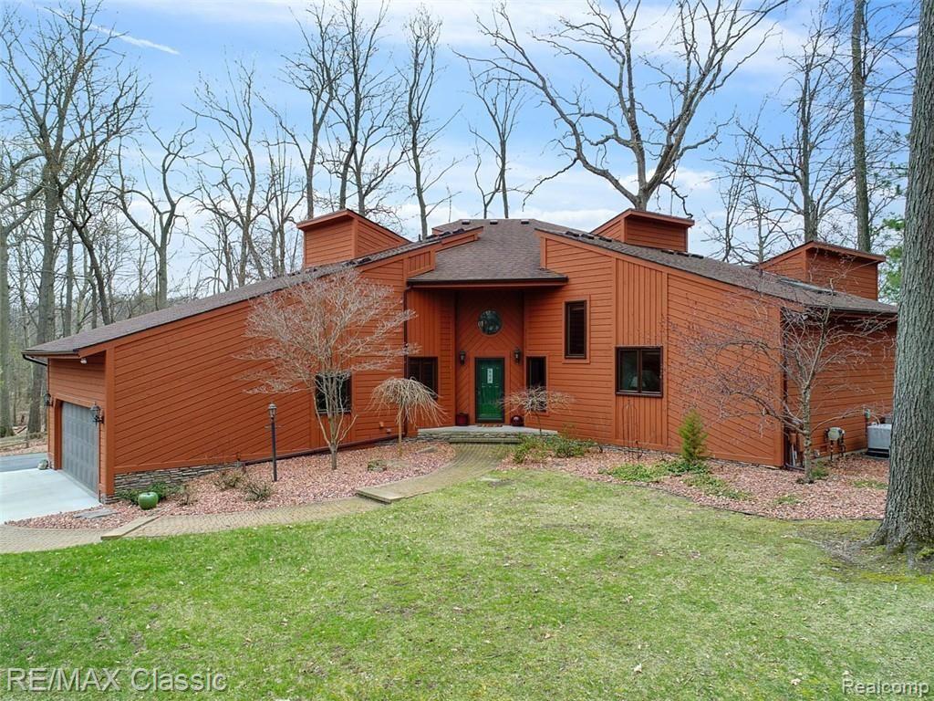 3371 Merrow Lane Howell, MI 48843 - Photo 3 of 51 DJI_0038.jpg