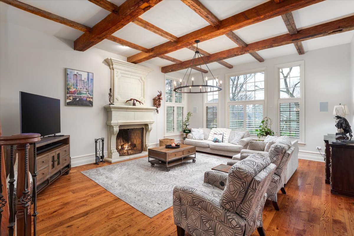 849 East Hillside Road Naperville, IL 60540 - Photo 9 of 75