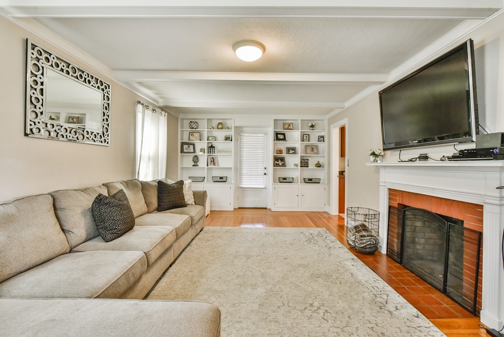 58 Bangor Street Springfield, MA 01118 - Photo 8 of 31 Gallery Image 8