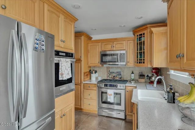 $449,900 | 39 West Sand Lake Road, North Greenbush, NY 12198