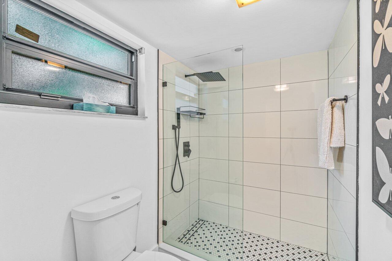 13334 Polo Club Road, Unit 206 Wellington, FL 33414 - Photo 29 of 52 Bathroom view