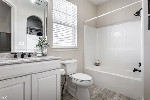 $999,900 | 3929 Andretti Drive, Zionsville, IN 46077