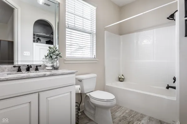 $999,900 | 3929 Andretti Drive, Zionsville, IN 46077