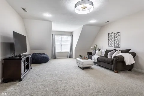 $999,900 | 3929 Andretti Drive, Zionsville, IN 46077