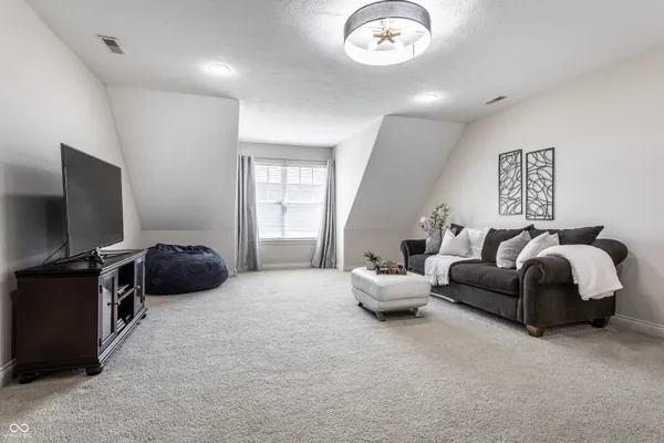 $999,900 | 3929 Andretti Drive, Zionsville, IN 46077