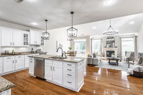 $999,900 | 3929 Andretti Drive, Zionsville, IN 46077