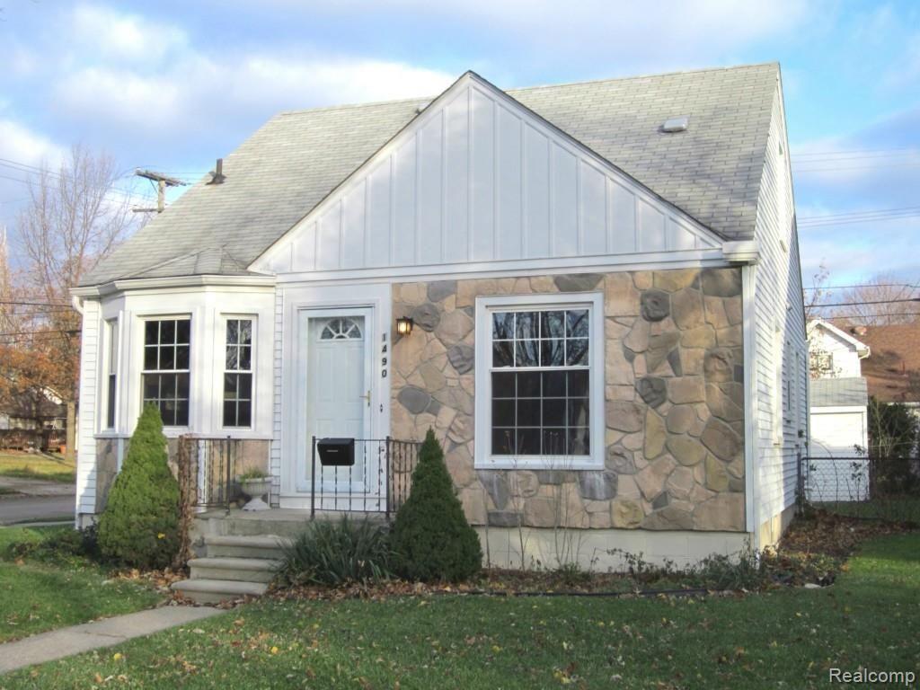 1490 Dorothea Road Berkley, MI 48072 - Photo 1 of 24 1490 DOROTHEA, FRONT/STREET VIEW.