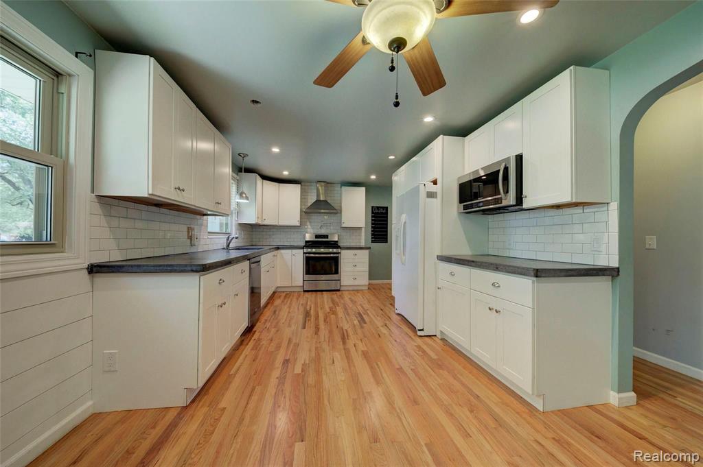 5666 Pinckney Road Howell, MI 48843 - Photo 9 of 38