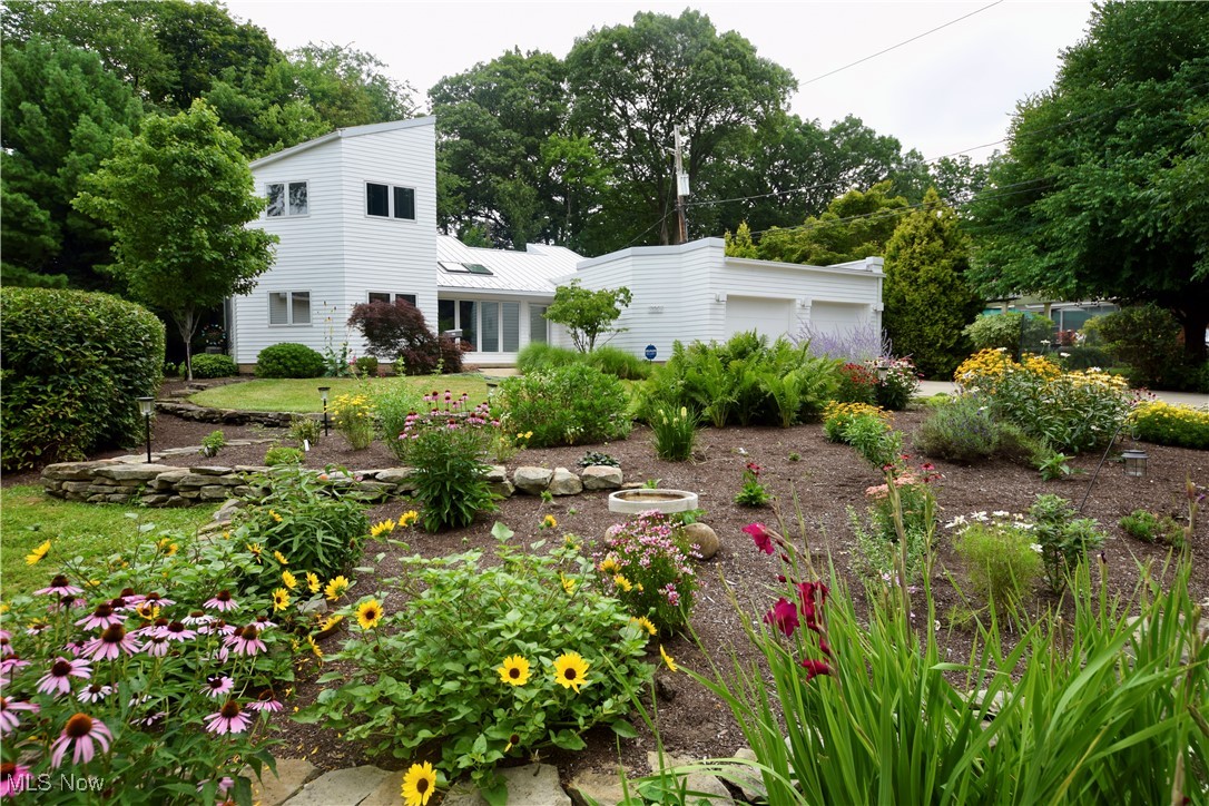 3559 Birchtree Path Cleveland, OH 44121 - Photo 2 of 37 Gallery Image 2